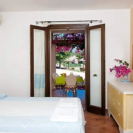 Isa-residence With Swimming-pool In Campulongu Just 600 Mt From The Sea Villasimius